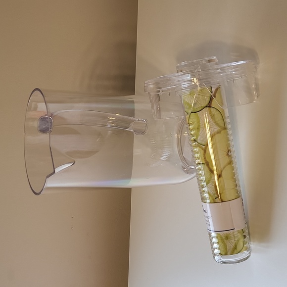 New Simply Essetial fruit infusion pitcher - Picture 4 of 9